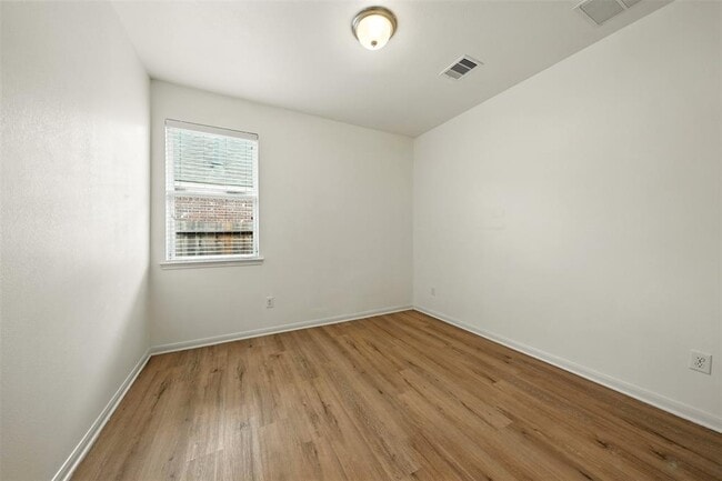 Building Photo - 9219 Gilbert Hollow Dr