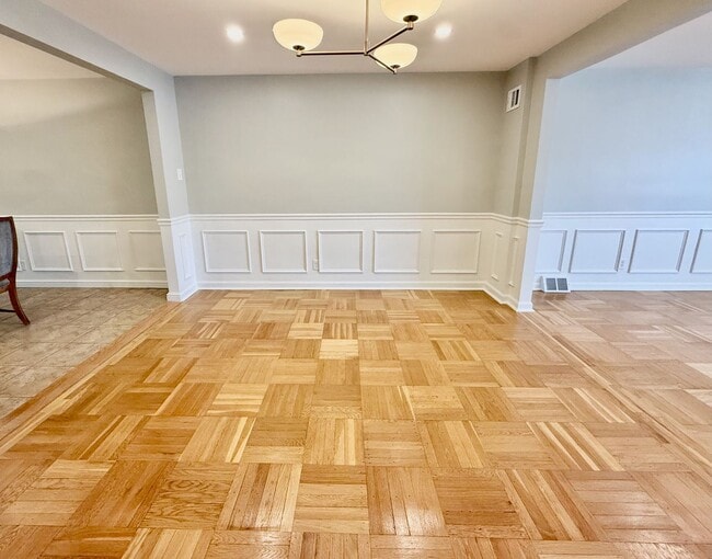 Building Photo - RARELY Offered completely RENOVATED PACKER PARK 3 Bedroom/2.5 Bath HOME w/ Central AC-HARDWOOD Fl...