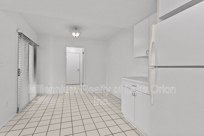 Building Photo - 5611 Drake Hollow Dr