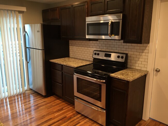 Building Photo - 664 E Ramona Ave