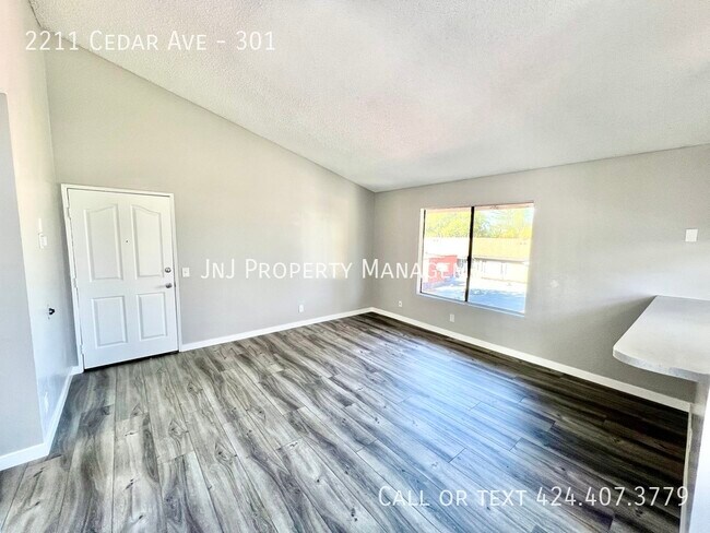 Building Photo - 2211 Cedar Ave