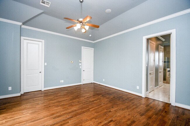 Building Photo - 2222 Hilshire Lake Dr