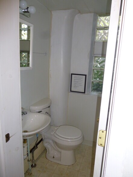 Bath Room - 612 Stewart Ave