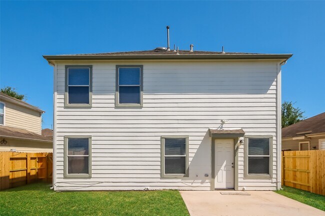 Building Photo - 819 Grand Plains Dr