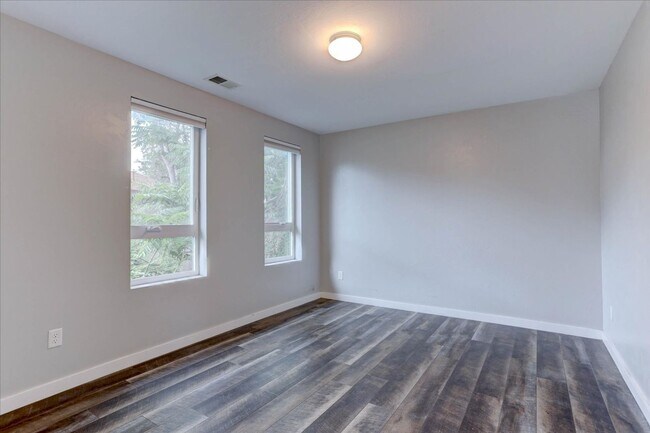 Building Photo - 867 20th St