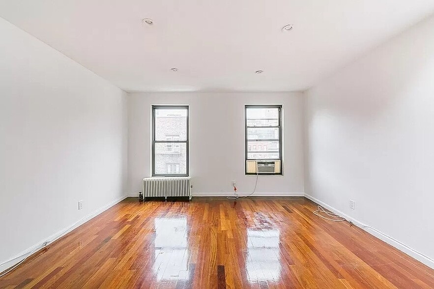 Building Photo - 235 E 14th St
