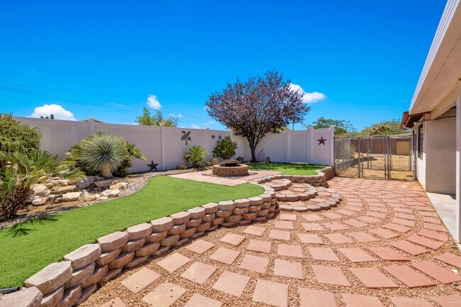 Building Photo - 57815 Desert Gold Dr