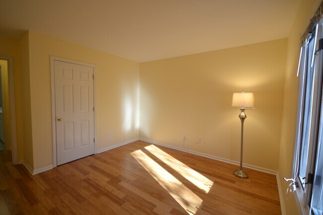 Building Photo - 100 Hyde Ave