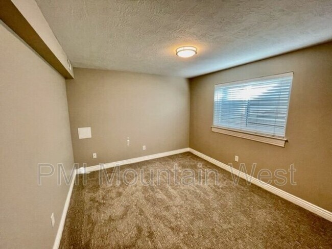 Building Photo - 499 N 200 W