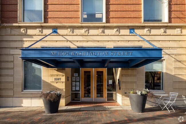 Entrance - 1595-1597 Washington St