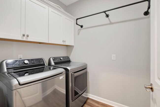 Building Photo - Savannah Quarters!