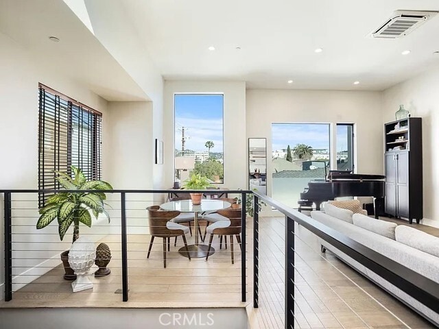 Building Photo - 811 N Detroit St