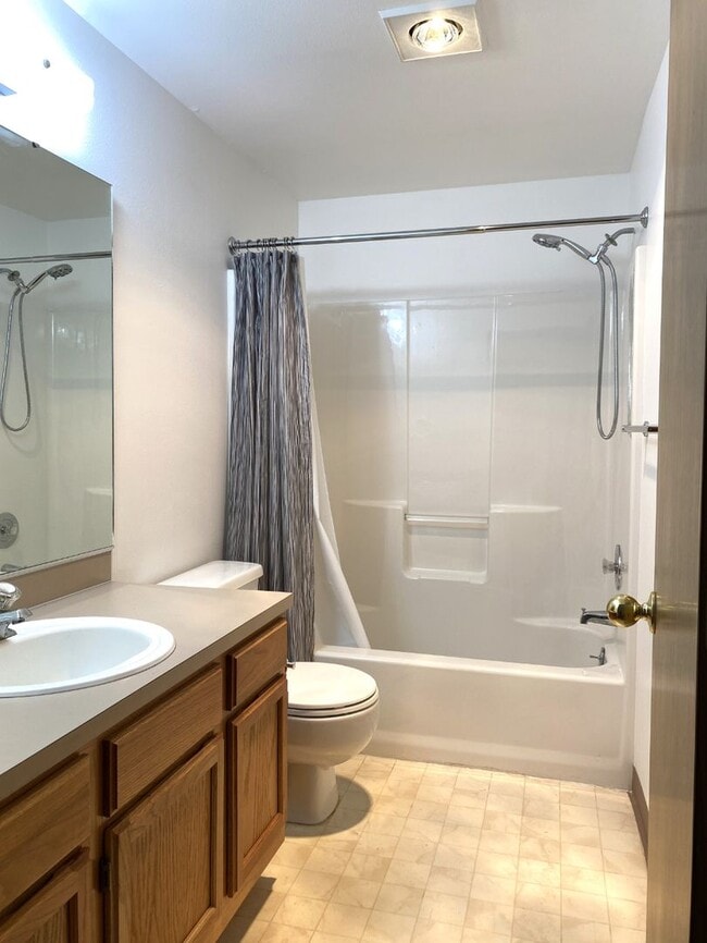 Building Photo - Updated 3 Bedroom in Dallesport