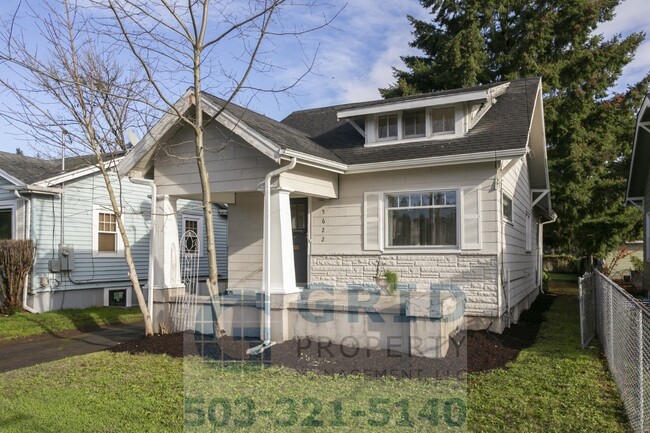 Building Photo - Two Bedroom Craftsman Available in Woodstock!