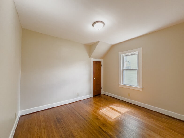 Building Photo - 464 Shasta Dr