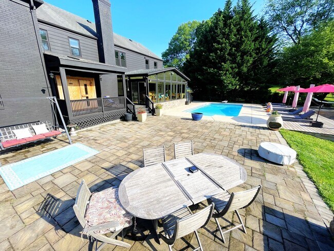 Building Photo - 13209 Lantern Hollow Dr