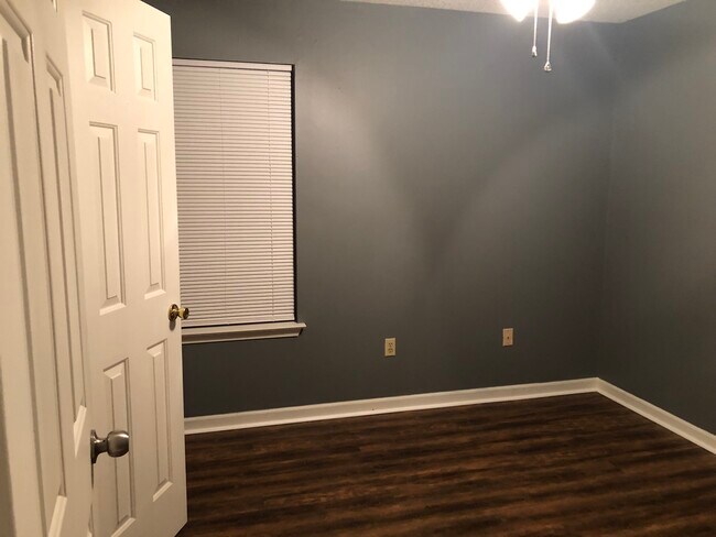 Building Photo - 5495 Emerald Hills Dr