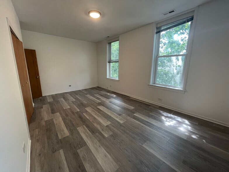 Building Photo - 1844 W Henderson St