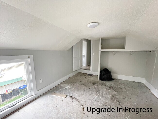 Building Photo - 507 Iowa Ave