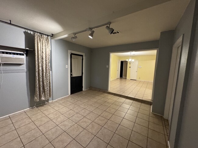 Building Photo - 3608 Edgemont Dr