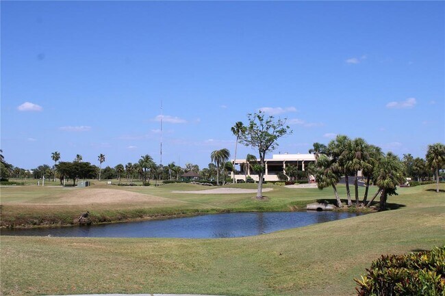 Building Photo - 1702 Fairway Trce