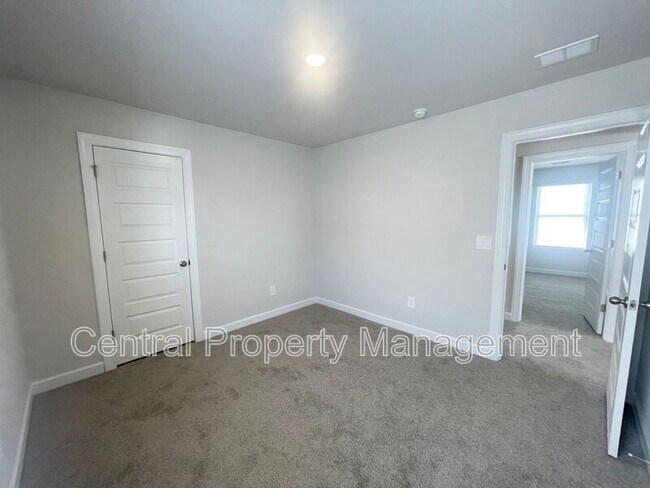 Building Photo - 671 Cozy Blf Rd