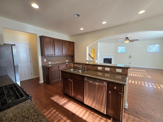 Building Photo - Bright & Beautiful Carriage House with Flexible 4-Bedroom Layout!