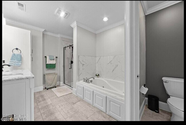 Building Photo - 1625 Brook Hollow Dr