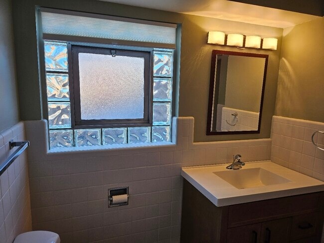 Building Photo - 1303 E 31st St