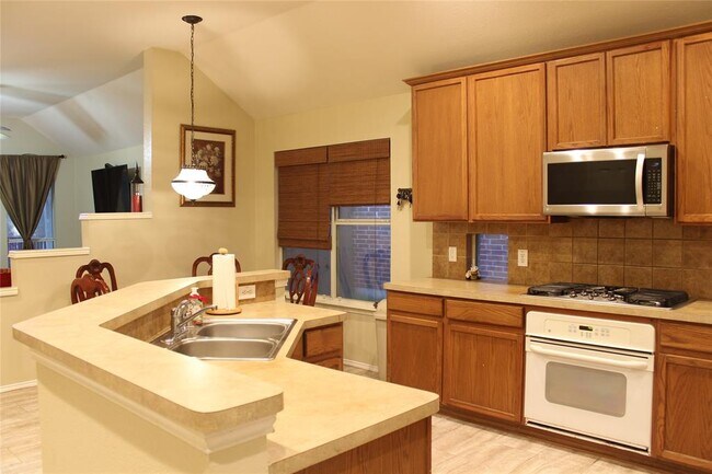 Building Photo - 3917 Glenwyck Dr