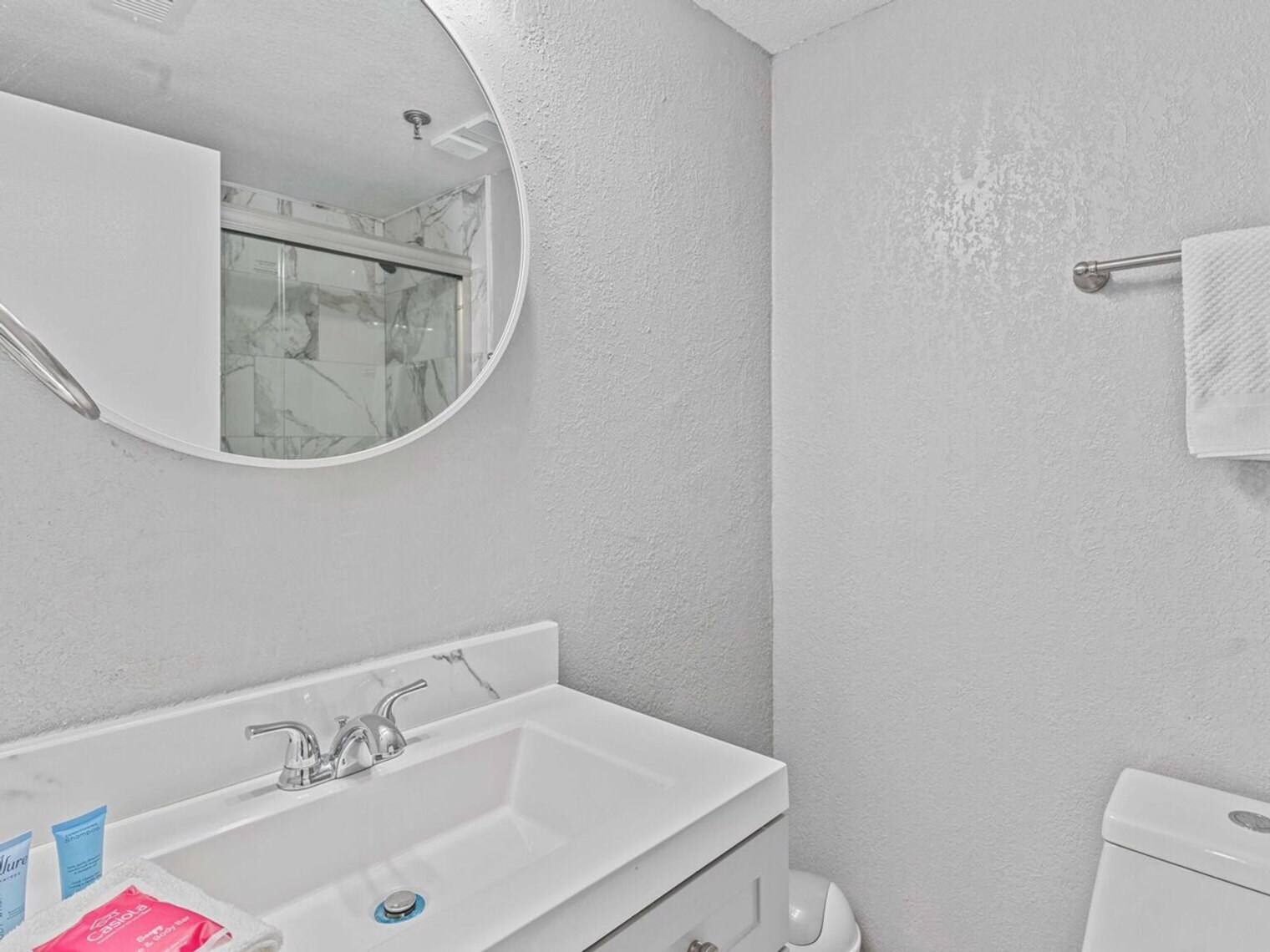 Building Photo - 6165 Carrier Dr