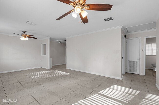 Building Photo - 101 Lillian St