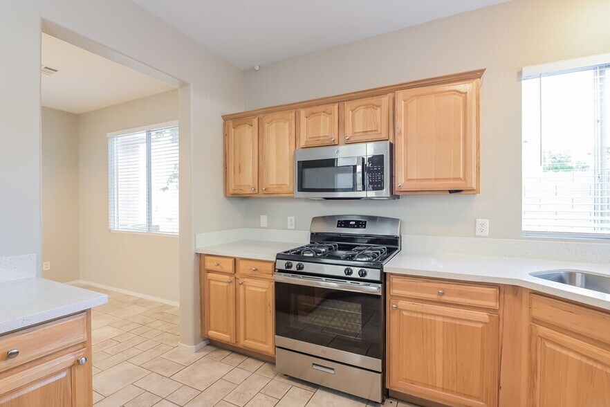Building Photo - 8932 Spinning Wheel Ave