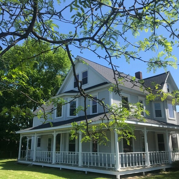Building Photo - 711 Gard Ave
