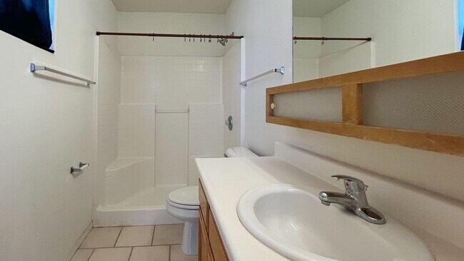 Building Photo - Cute 3 Bedroom 2 Bathroom Home