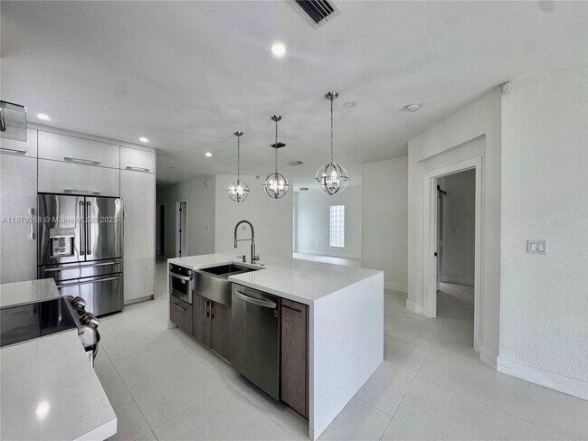 Building Photo - 16420 Sapphire St