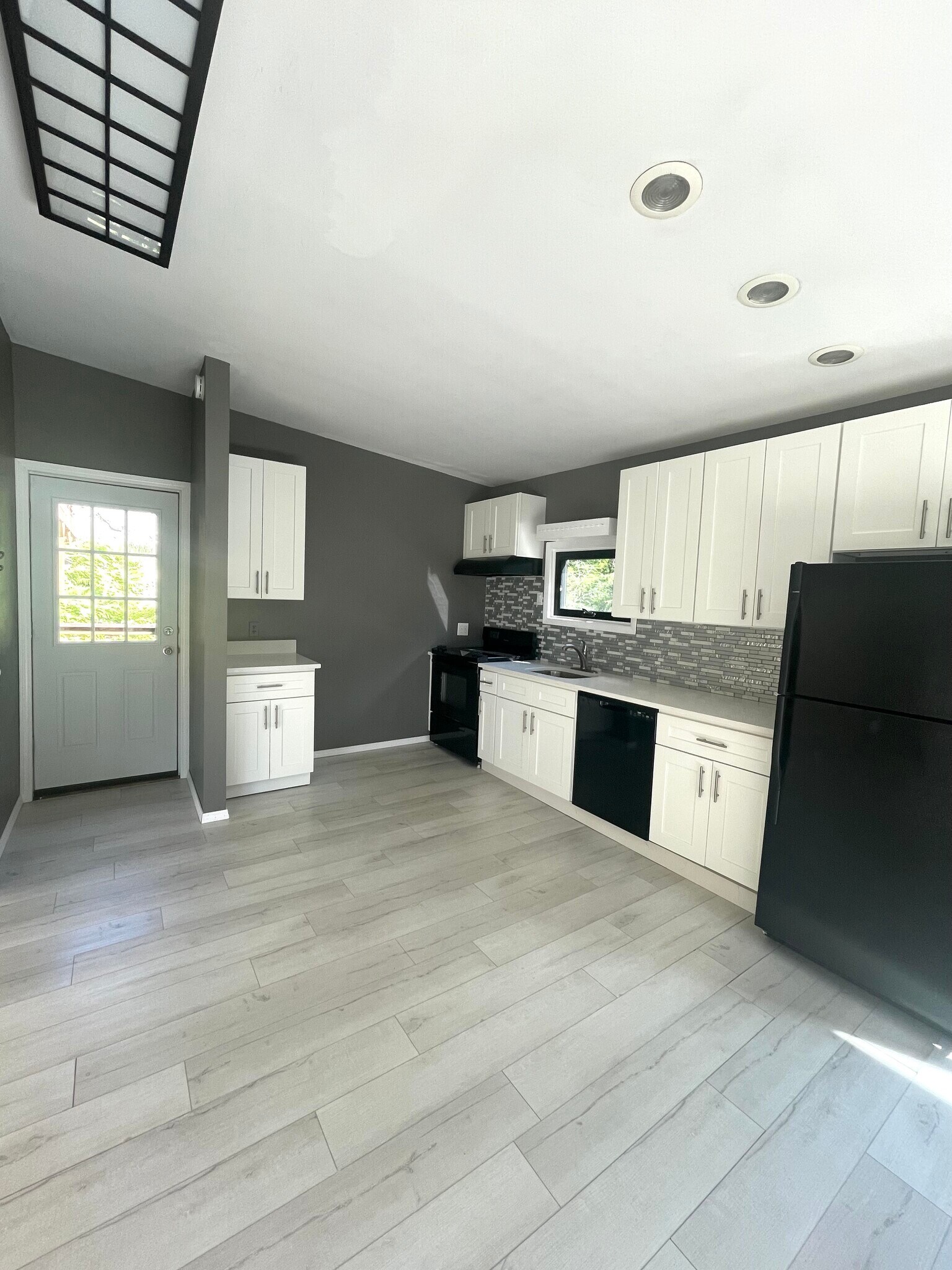 Building Photo - 21 Hemlock Hl