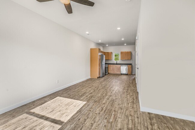 Building Photo - Brand New Townhomes 15 Minutes from Bentonville!