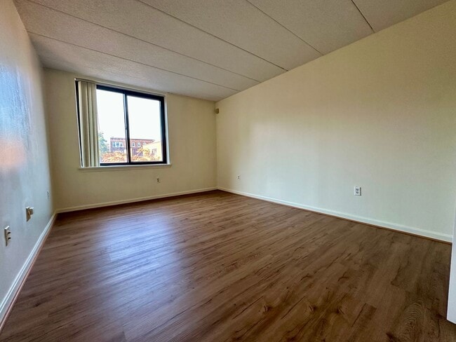 Building Photo - Allston 2-bed/1-bath with Laundry in Unit