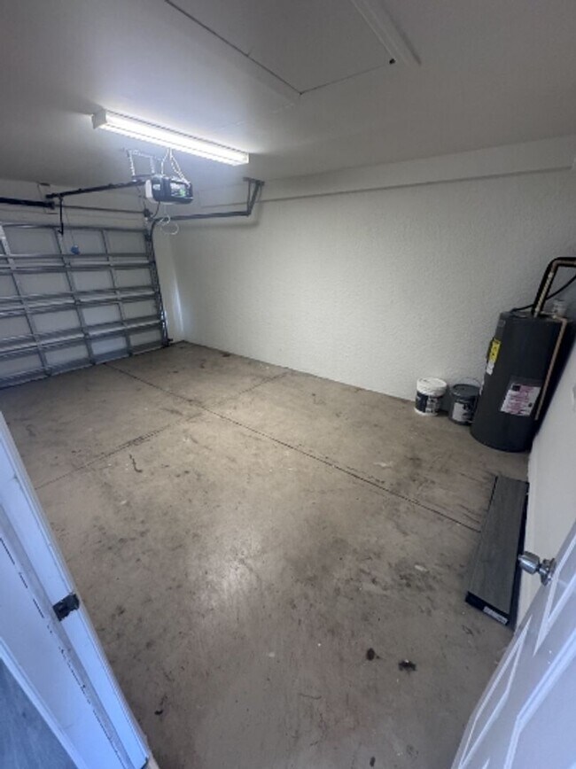 Building Photo - 2412 Vernon Ave S