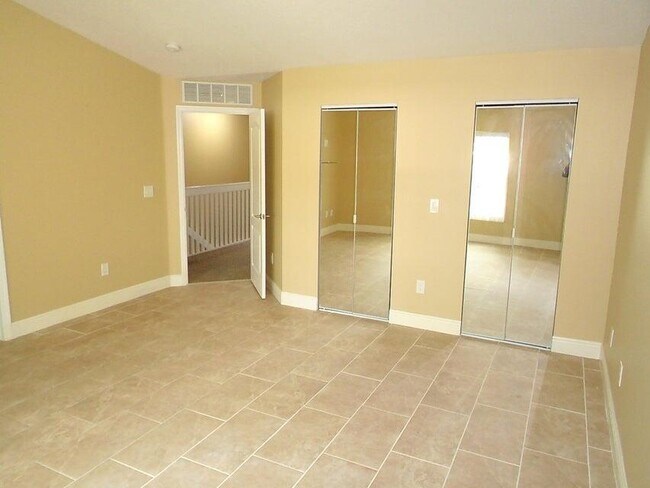 Building Photo - 2210 Seminole Palms Dr