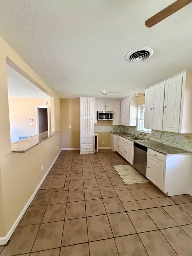 Building Photo - Move-In Ready in Shreveport - Anderson Island Subdivision - 3 br 1.5 ba home for lease