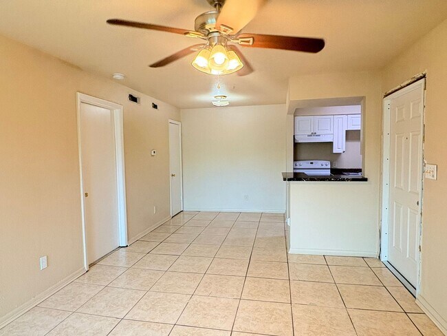Building Photo - 2937 Winkler Ave