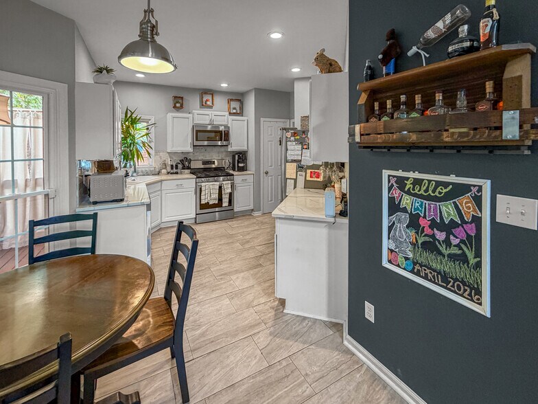 Building Photo - 1106 Glenrose Dr SE