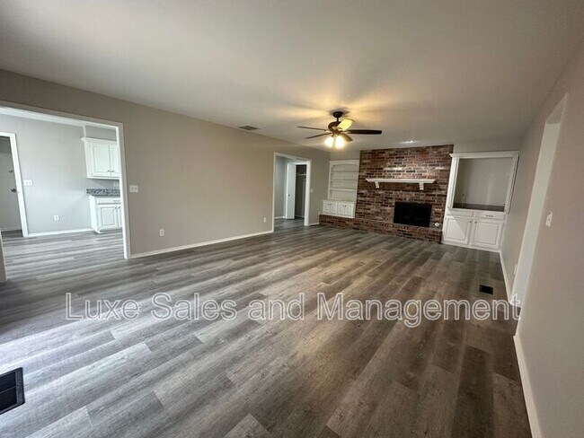Building Photo - 6102 N Ross Ave