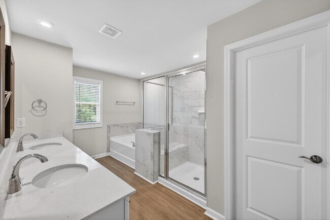 Building Photo - Like-New Harlem Home!