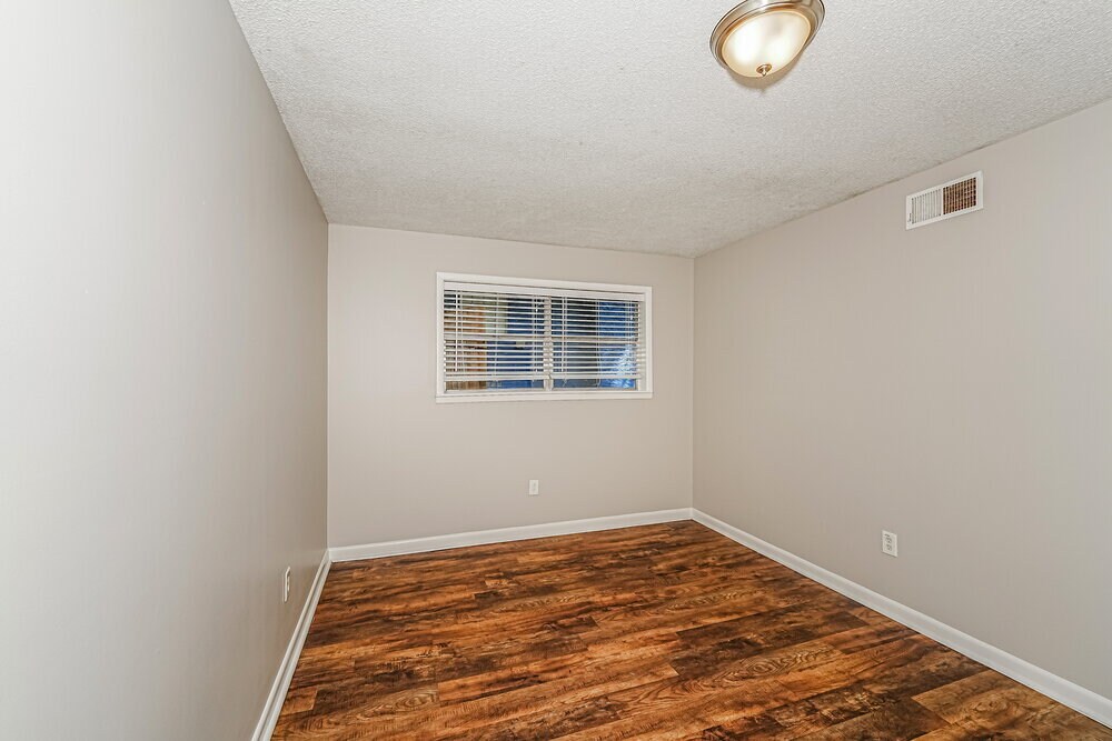 Building Photo - 2524 Daly Dr