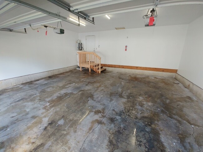 Building Photo - Duplex 12006