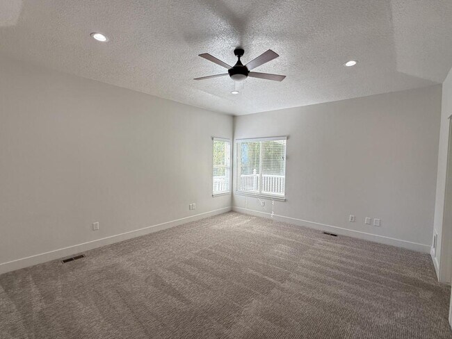 Building Photo - 152 W 4050 N