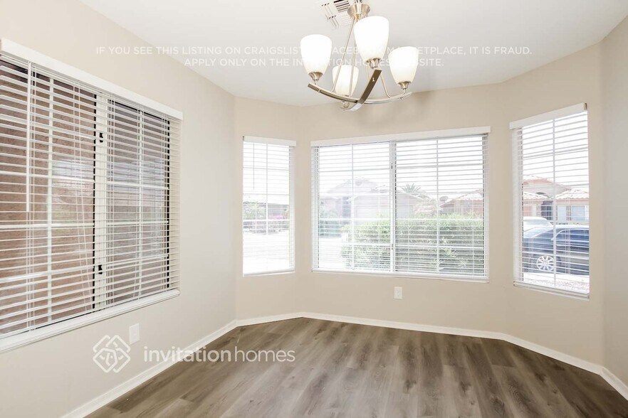 Building Photo - 2830 E Villa Theresa Dr